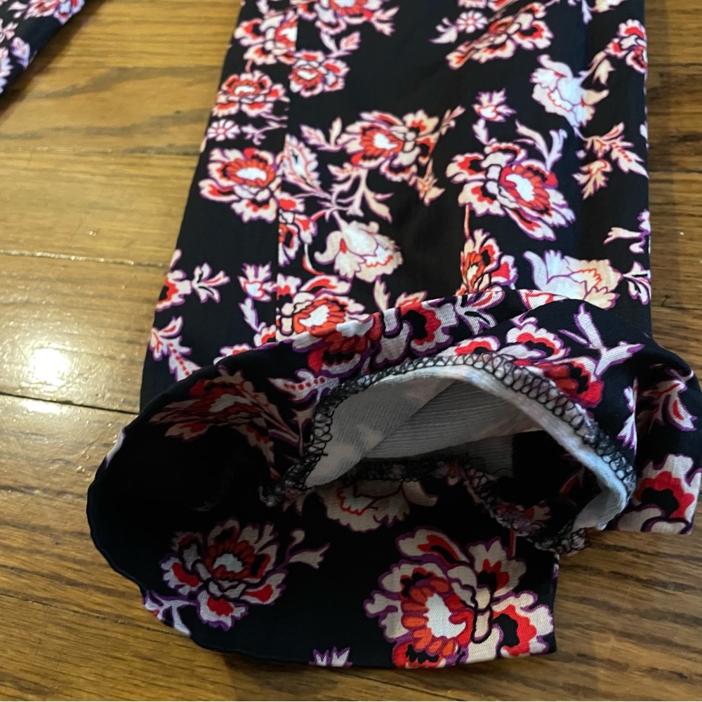 Ann Taylor Black and Pink Floral Patterned Low Rise Capri Pants with Pockets - Picture 8 of 8